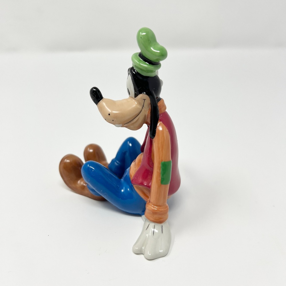 Disney Goofy Ceramic Figurine Sitting Puzzled Pose Glossy Porcelain Multicolor - Picture 3 of 7